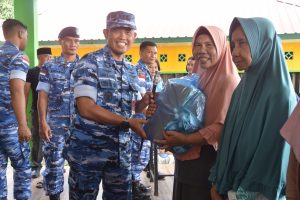 Dilandasi Semangat Menyambut HUT TNI AU Ke 78, Lanud Raja Haji Fisabilillah Gelar Bakti Sosial Di Pulau Penyengat