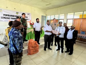 Dinsos Kab Deiyai Melakukan Penyaluran Kolektif Bantuan Sembako Triwulan II dan PKH Tahap II