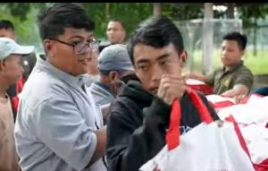 Penyerahan Sembako Untuk Warga Di Halaman Istana Bogor