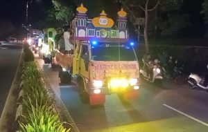 Mobil Hias Di Malam Takbiran