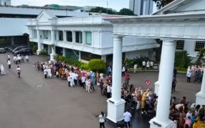Kebersamaan Presiden Jokowi dan Masyarakat pada Idulfitri 1445 Hijriah