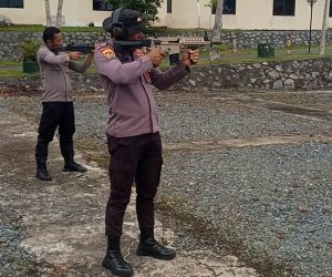 Polres Bintan Lakukan Latihan Menembak