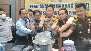 Musnahkan BB Narkotika Jenis Sabu dan Ekstasi