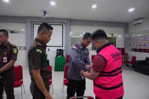 Penyerahan Tersangka dan Barang Bukti Perkara Korupsi, Baca !