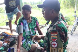 Satgas Yonif 122/TS Laksanakan Anjangsana dan Gelar Pelayanan Kesehatan Gratis di Papua