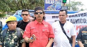 Demi Kesembuhan Alvico, Sejumlah Wartawan dan PPM Rohul Rela Berpanas Panasan Dilampu Merah Lakukan Penggalangan Dana