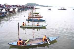 Irjen Pol Yan Fitri Halimansyah Buka Perlombaan Dayung Sampan dan Ketinting