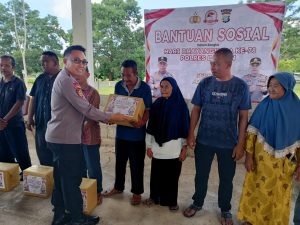 Kapolri Pimpin Penyerahan Bantuan Sosial Serentak di Seluruh Indonesia Menyambut Hari Bhayangkara ke-78