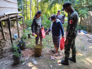 Satgas Pamtas RI-Malaysia Yonzipur 5/ABW Himbau Masyarakat Waspada Jentik Nyamuk
