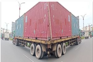 Truk Kontainer Lalu Lalang di Jalan D.I. Panjaitan Mendapat Sorotan Tajam, Masyarakat: “Pihak Berwenang Jangan Tutup Mata!”