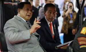 Prabowo Ucapkan Selamat Ulang Tahun kepada Jokowi di Bandara Halim