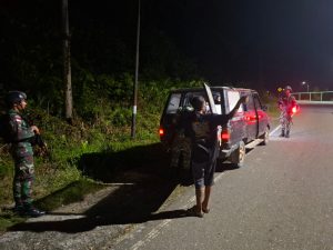 Cegah Aksi kriminalitas di Perbatasan Indonesia-Papua Nugini, Satgas Yonif 122/TS Perketat Pemeriksaan Dimalam Hari