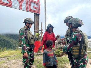 Prajurit TNI Bantu Perekonomian Mama Papua Lewat Program ROSITA