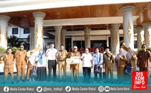 Pemkab Rohul Sabet Penghargaan UHC dari BPJS Kesehatan Wilayah II: Bukti Nyata Komitmen Terhadap Kesehatan Masyarakat
