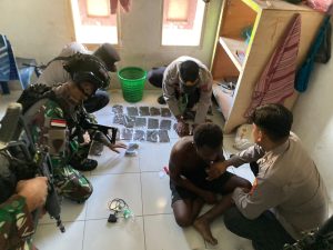 Satgas Yonif 122/TS dan Polsek Muaratami Amankan 35 Paket Ganja di Kampung Mosso, Papua