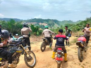 Dipimpin Iptu Lof Lasri, Personil Polsek Tandun Patroli Karhutla Di Kawasan Hutan Bukit Suligi