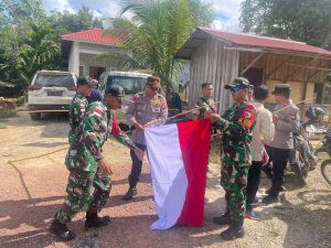 Satgas Yonzipur 5/ABW Serentak Kibarkan Bendera Merah Putih di Perbatasan