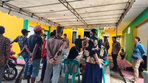 Warga RT 8/RW 3 Geruduk Kantor Lurah Tanjung Unggat 