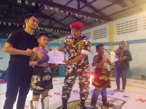 PETIR Kepulauan Riau Tegaskan Eksistensi: Gelar Pertandingan Muay Thai dan Serahkan Uniform Satgas