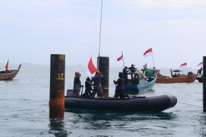 Upacara HUT RI ke-79 di Bintan: Bendera Merah Putih Berkibar Gagah di Tengah Perairan Karang Singa