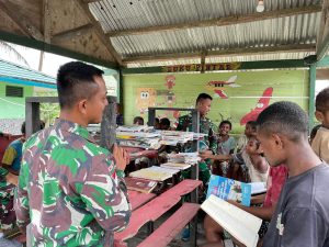 Satgas Pamtas RI-PNG Yonif122/TS Berikan Bimbel Kepada Anak-Anak Perbatasan Dirumah Baca Pos Kalimo