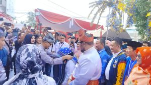 Ribuan Pendukung R2 Dampingi Pasangan Rahma-Rizha ke KPU