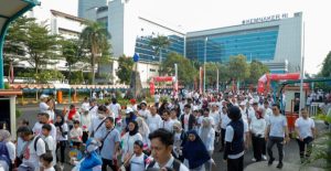 Kemnaker Gelar Jalan Sehat untuk Peringati HUT RI ke-79 dan HUT Kemnaker ke-77