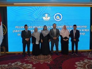 Rektor UMRAH Instruksikan Dekan Baru Seirama Memajukan Kampus