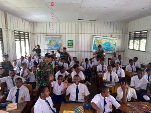 Satgas Yonif 641/Bru Dukung Kurikulum Merdeka di Distrik Benawa, Papua Pegunungan