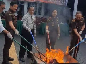 Kejari Tanjungpinang Musnahkan Narkoba dan Barang Bukti 