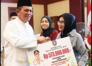 Gubernur Ansar Serahkan Bantuan Rp 1,965 Miliar kepada 1.965 UMKM Tanjungpinang di Hari Jadi Kepri ke-22
