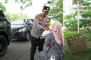 Jumat Berkah Kapolres Rohul: Bagikan 200 Nasi Kotak dan Ajak Warga Ciptakan Pilkada 2024 Damai