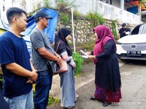 Mantan Wali Kota Rahma Kunjungi Korban Longsor, Sindir Lambatnya Respon Pemko Tanjungpinang