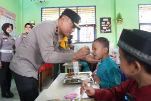 Polda Riau Kolaborasi dengan Pemerintah Salurkan Makanan Bergizi untuk Cegah Stunting di Sekolah-sekolah Riau