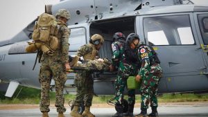 Helikopter Panther Evakuasi Personel 13th MEU dalam Latihan Medis di Dabo Singkep