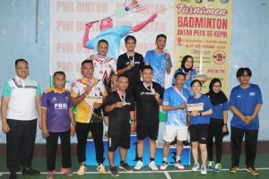 Wasek PWI Kepri Juarai Turnamen Badminton Antar Pers Se-Kepri