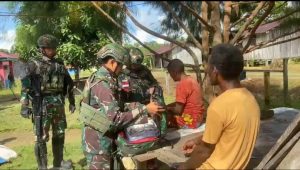 Satgas Yonif 642/Kps dan Puskesmas Meyerga Gelar Posyandu dan Posbindu di Majnic