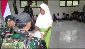 Dukung Program Pemerintah Makan Gizi Gratis, Pos Teluk Arguni Bagikan Makanan Kepada Murid SDN Inpres Bofuwer