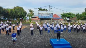 kadiskesal gelar olahraga bersama dalam kunjungan kerja di rumkital dr. midiyato suratani