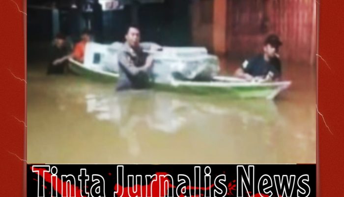 Bripka Miro Kawal Kotak Suara di Tengah Banjir, Dedikasi Polri untuk Demokrasi yang Tak Tergoyahkan