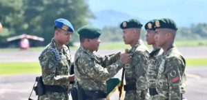 Pangdivif 3 Kostrad Resmi Sematkan Brevet Para kepada 220 Prajurit Brigif 3/TBS