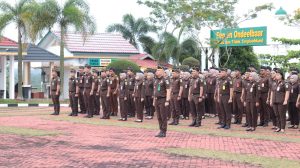 Upacara Peringatan Hari Ulang Tahun KORPRI ke-53 di Kejaksaan Tinggi Kepri Berlangsung Khidmat