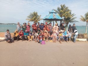 Semangat Kebersamaan! Gotong Royong Pedagang Cemilan Gurindam 12 Sukses Didukung Pemuda Pancasila