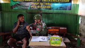 Tulus dan Siap Sedia Layani Masyarakat, Satgas Yonif 641/Bru Berikan Pelayanan Kesehatan Gratis di Pos Bolakme