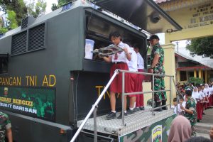 Kodam I/BB Gelar Program Makan Bergizi di SDN Petisah Hulu