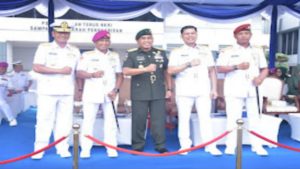 Peringatan HUT Armada RI 2024: Komandan Pasmar 3 Ikut Upacara di Surabaya