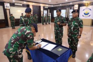 Pangkoarmada II Pimpin Sertijab Aspotmar di Gedung Candrasa