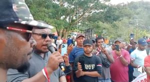 Ratusan Warga Koalisi Keadilan Raja Ampat Desak Bawaslu Segera Proses Dugaan Pelanggaran Pilkada