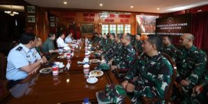 Menteri Pertahanan Sjafrie Sjamsoeddin Berikan Pembekalan kepada 25 Nakes TNI untuk Misi Kemanusiaan ke Gaza