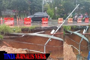 Jalan D I Panjaitan Km 7 Tanjungpinang Timur Terancam Bahaya Akibat Longsor, Warga Minta Perbaikan Segera